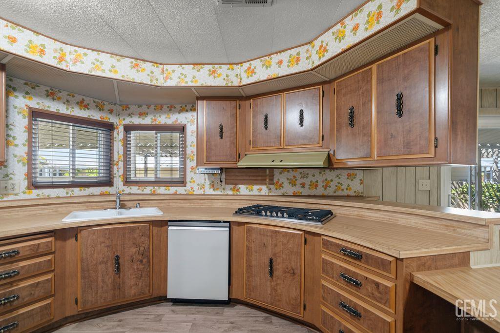 400 E Roberts Lane — photo 13