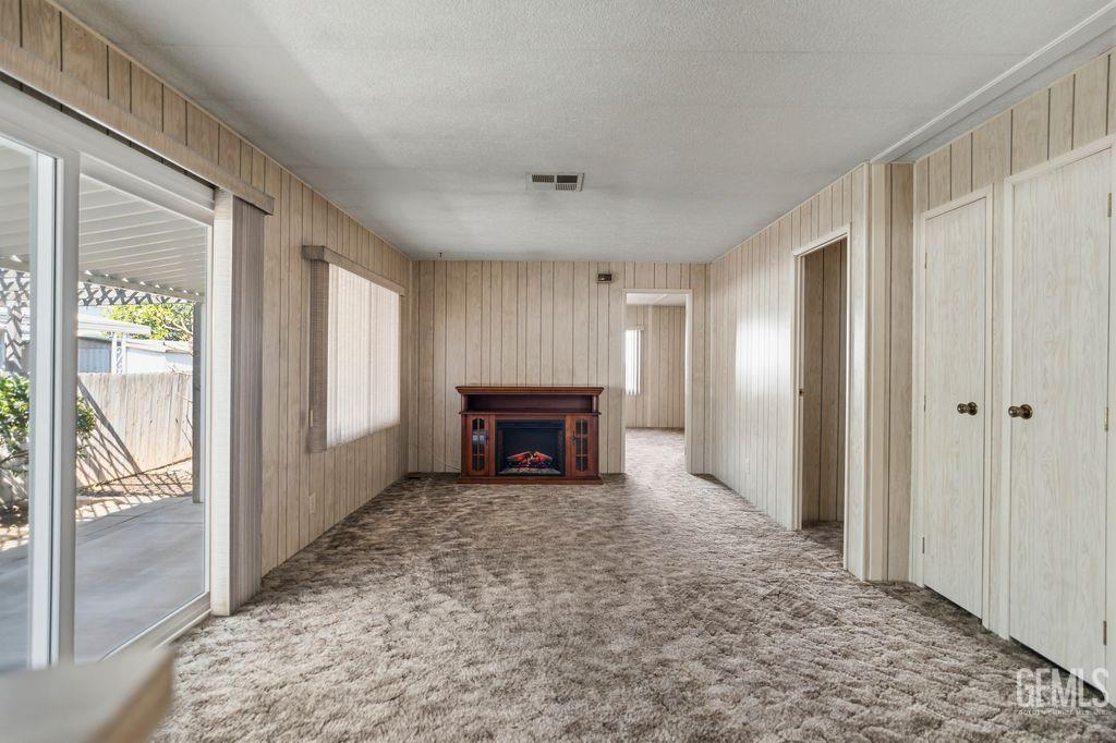 400 E Roberts Lane — photo 17