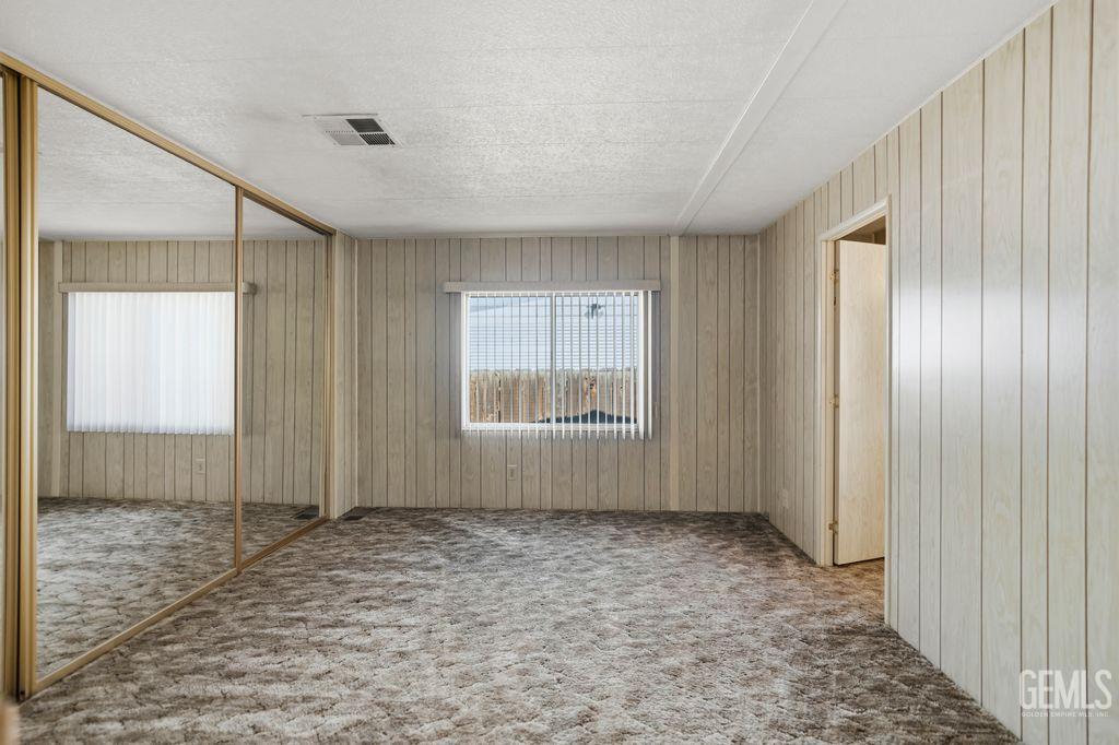 400 E Roberts Lane — photo 25