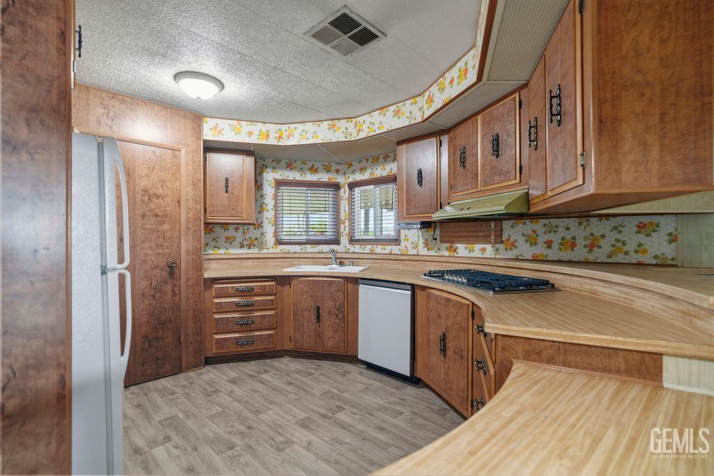 400 E Roberts Lane — photo 12