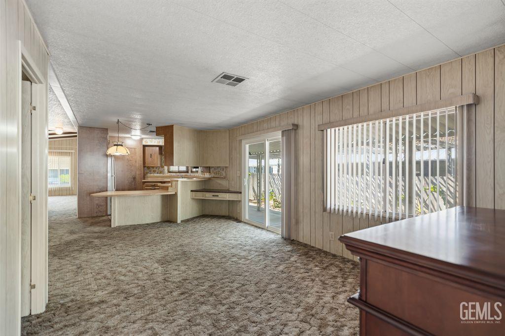 400 E Roberts Lane — photo 18
