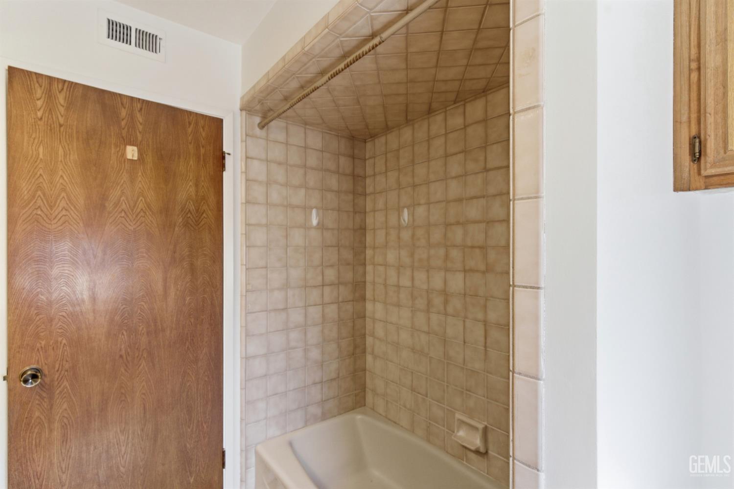 5984 Oakhaven Street — photo 17