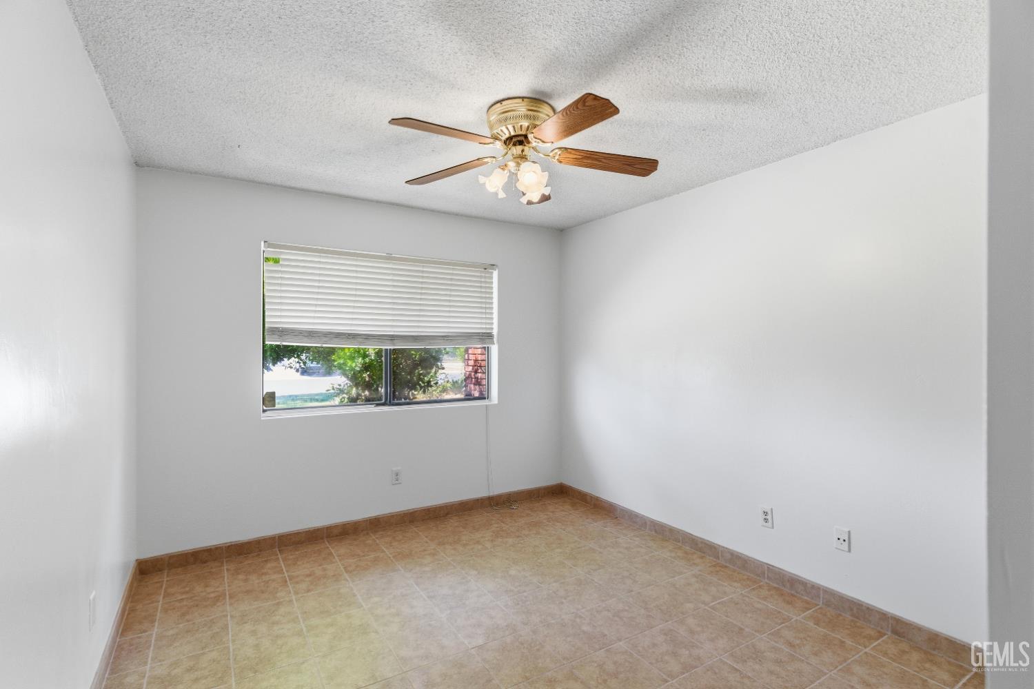 5984 Oakhaven Street — photo 14