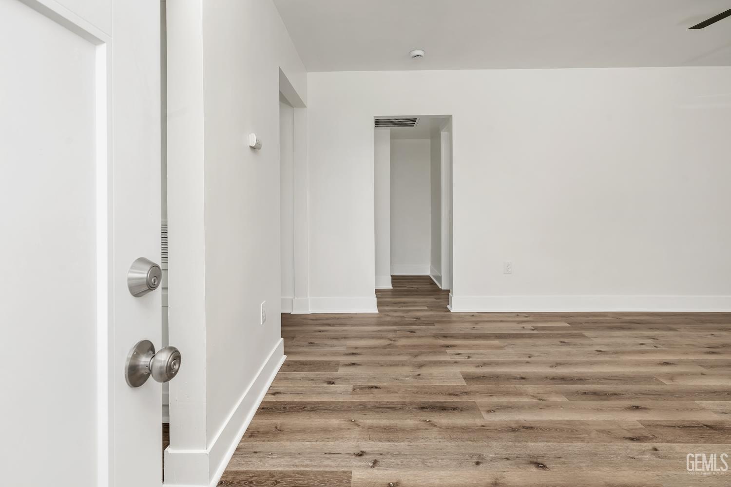 309 S Myrtle Street — photo 5