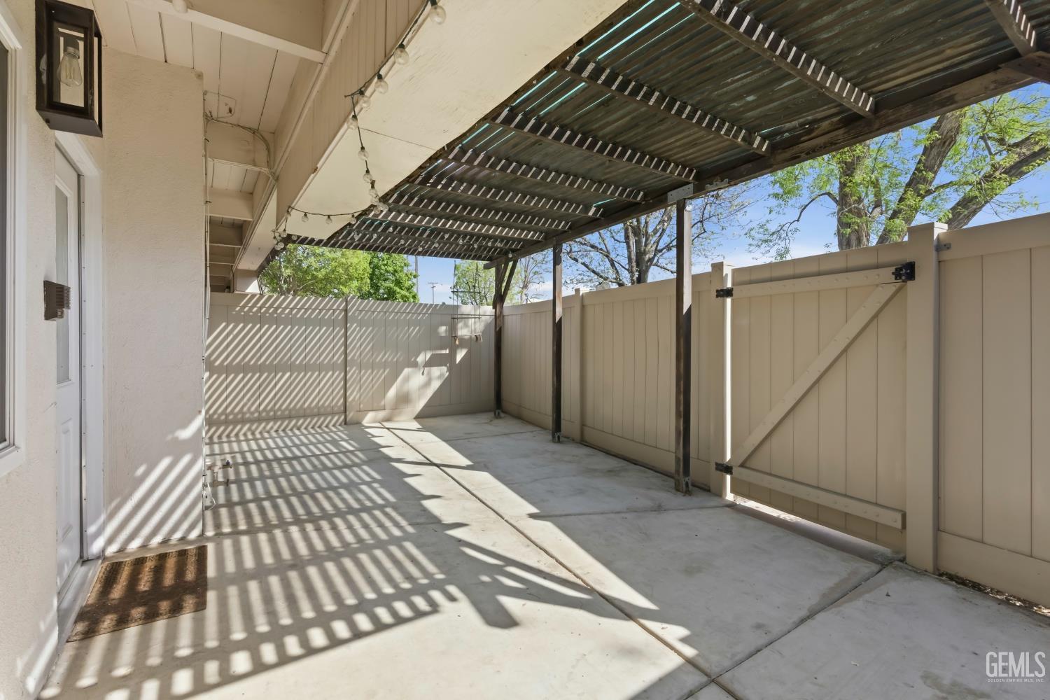3800 Stockdale Highway — photo 30