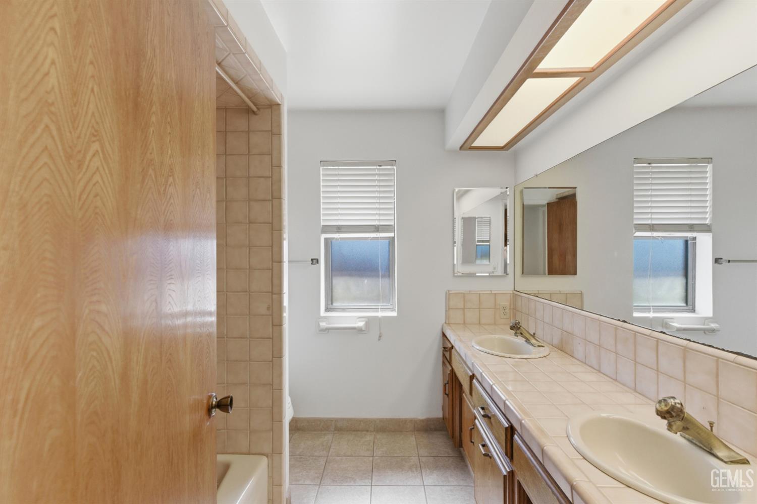 5984 Oakhaven Street — photo 16