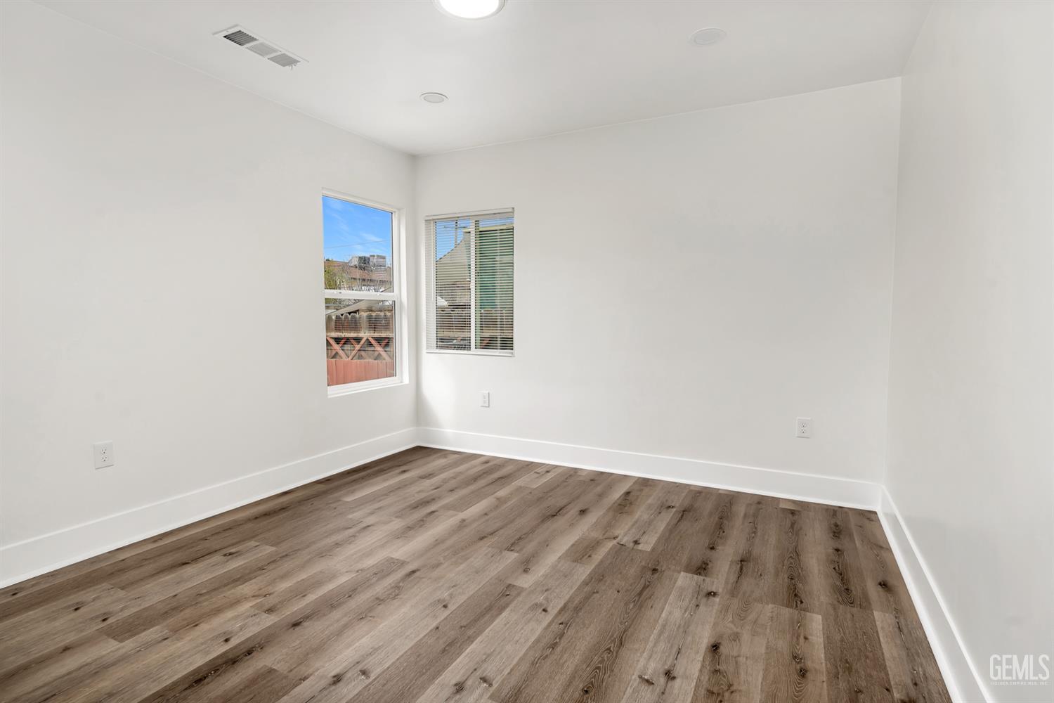 309 S Myrtle Street — photo 8