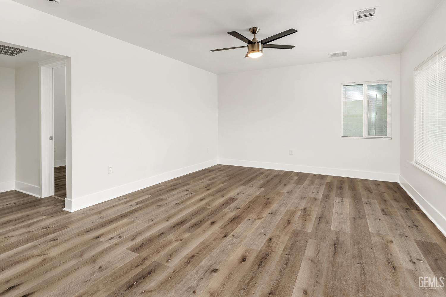 309 S Myrtle Street — photo 7