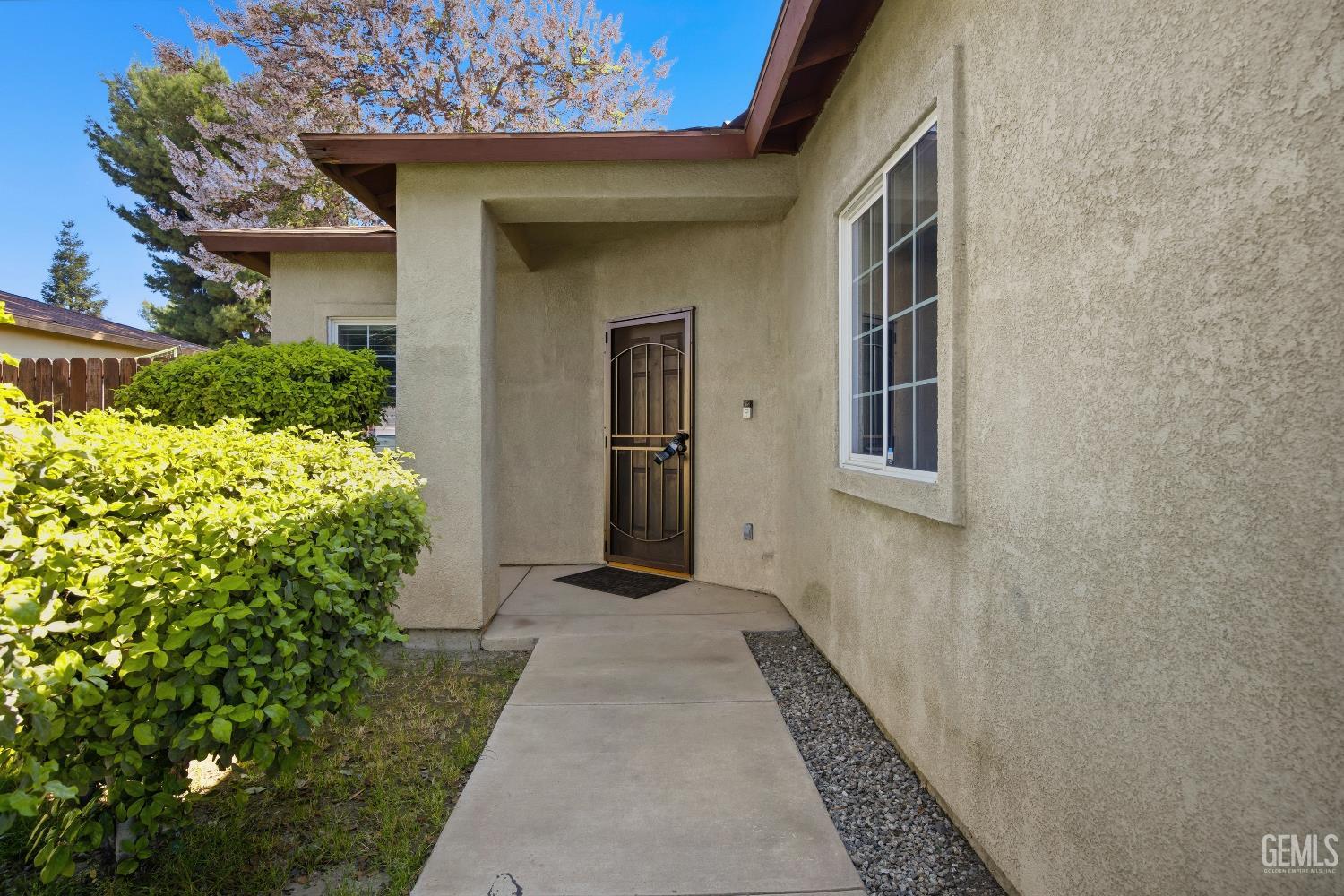 203 Isla Del Sol Drive — photo 4