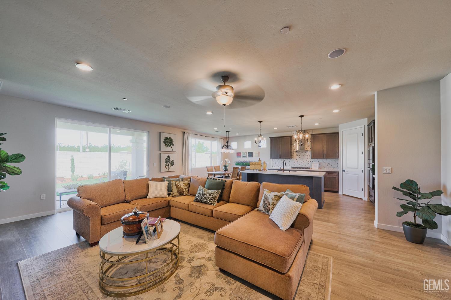 11029 Alcazar Avenue — photo 3