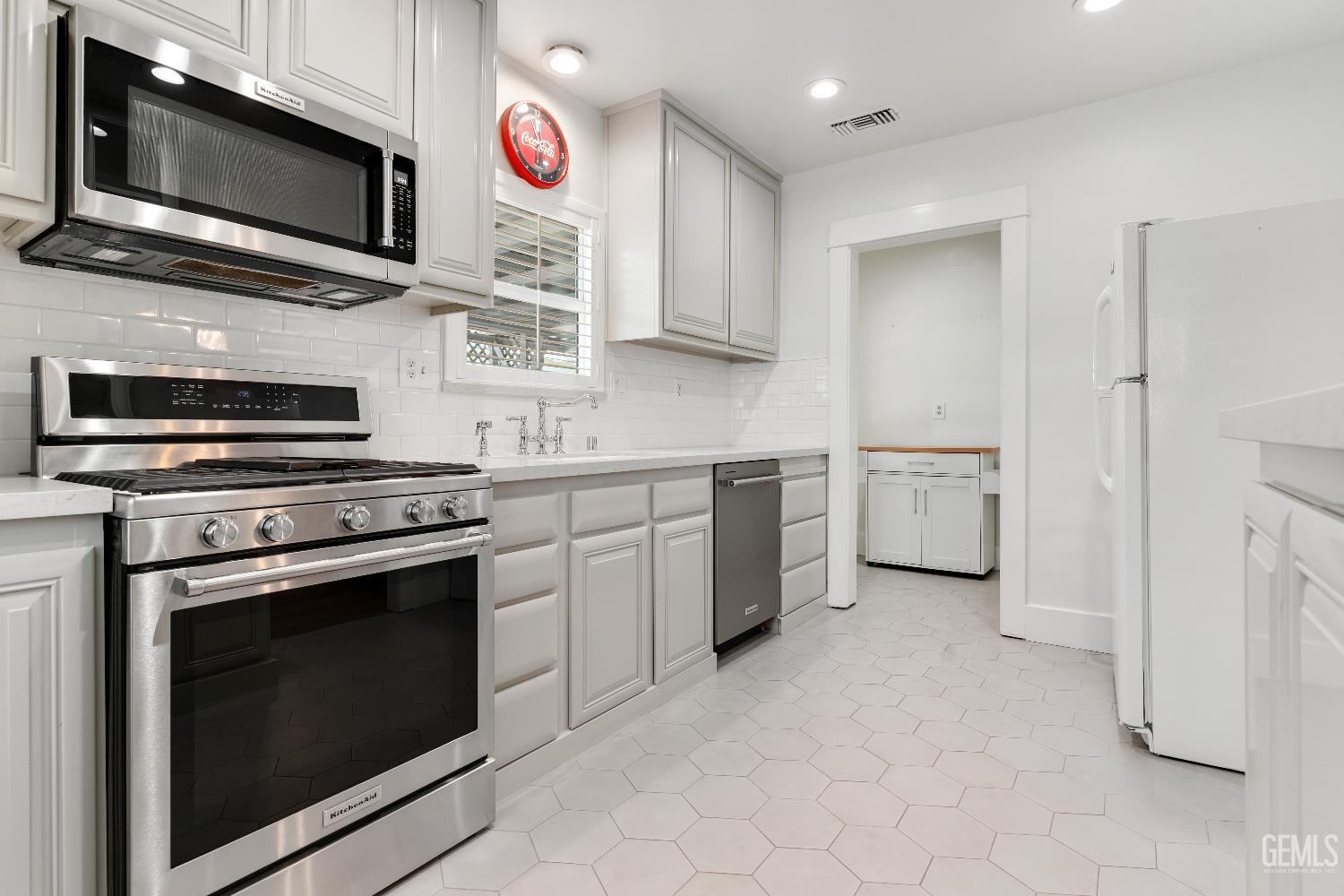 2709 Sunset Avenue — photo 13