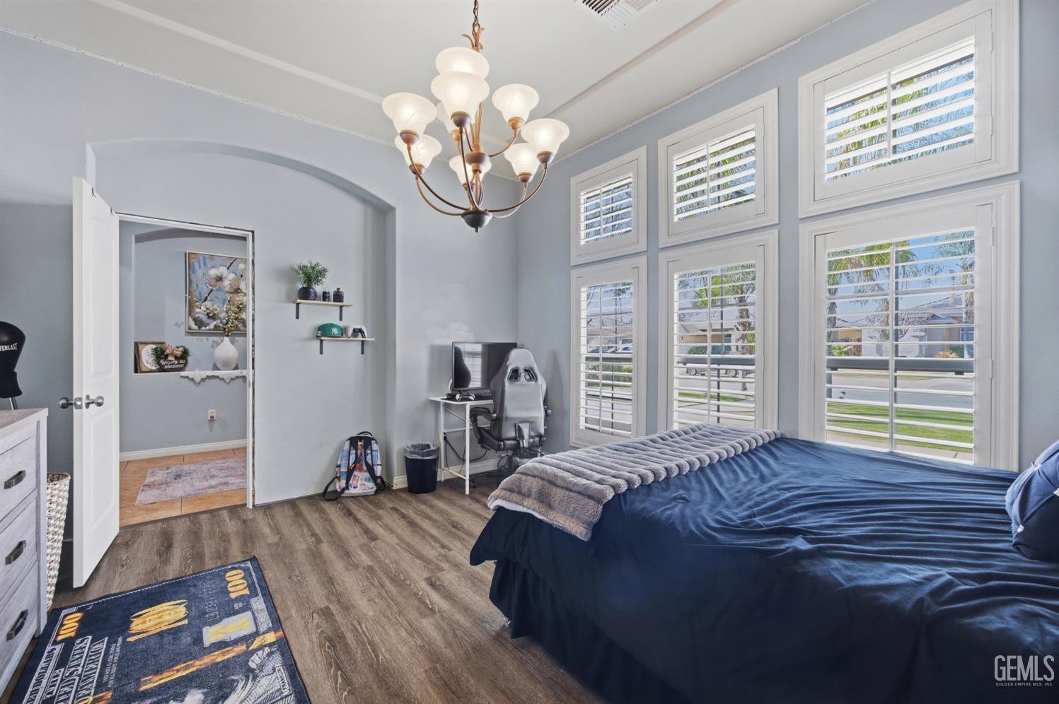 4401 Whitegate Avenue — photo 31
