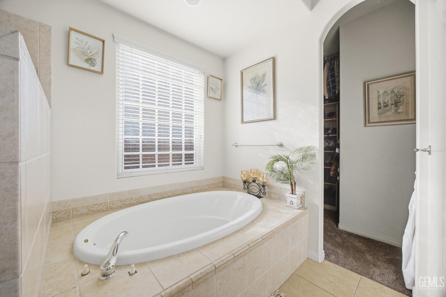 4401 Whitegate Avenue — photo 22