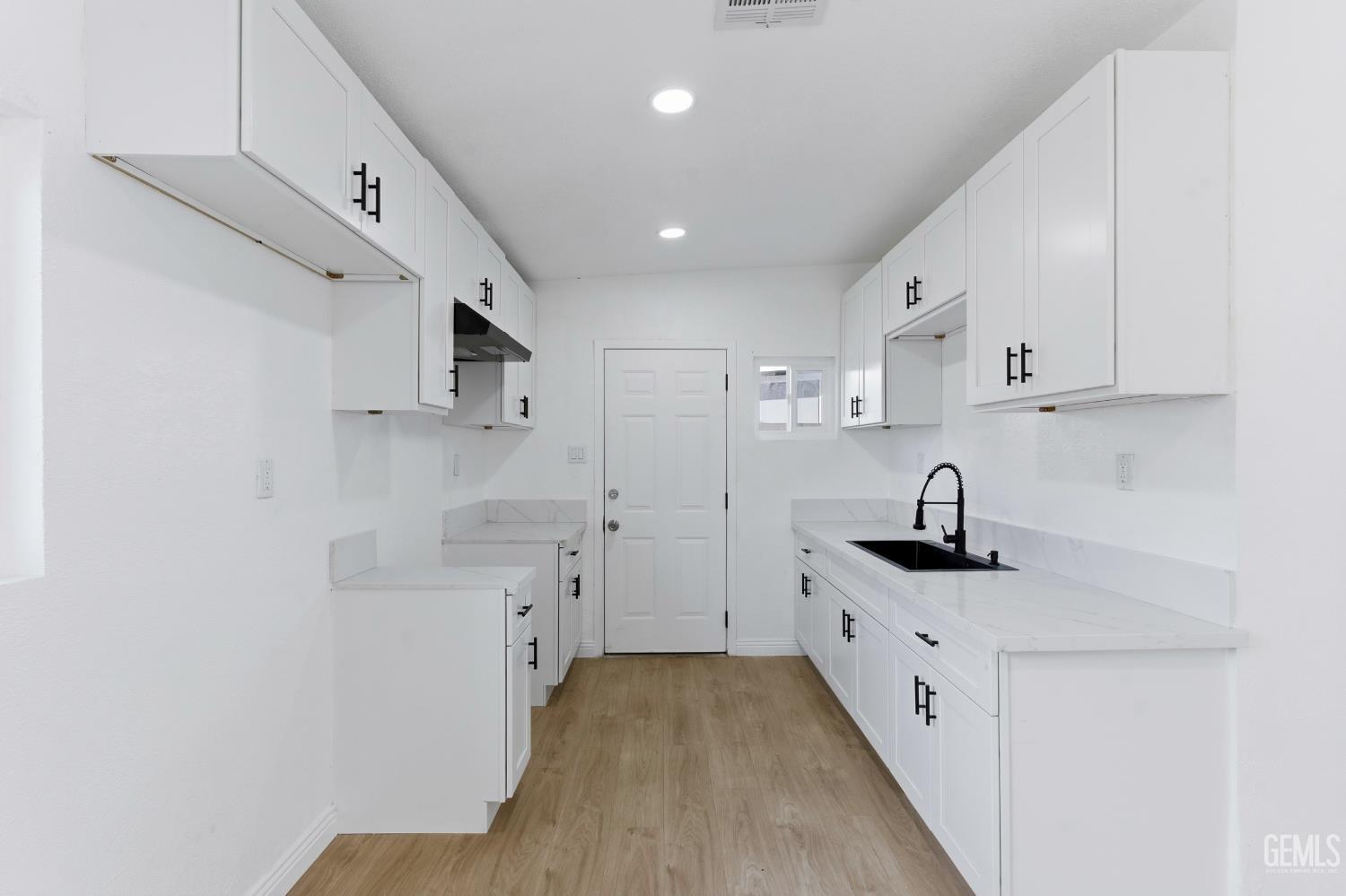 315 Churchill Drive — photo 10
