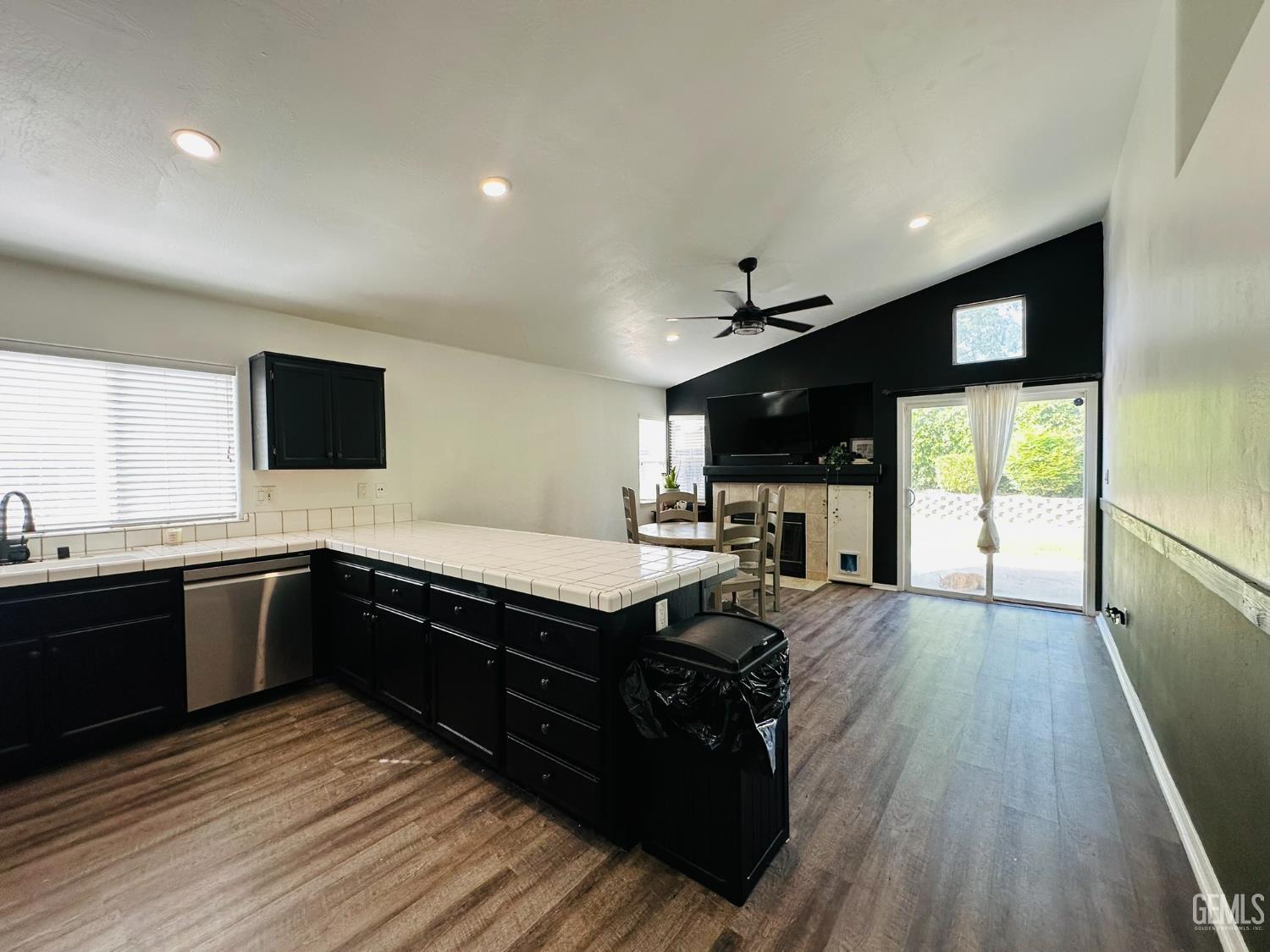 8806 Rollingbay Drive — photo 7
