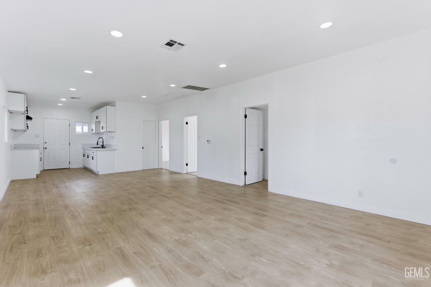 315 Churchill Drive — photo 8