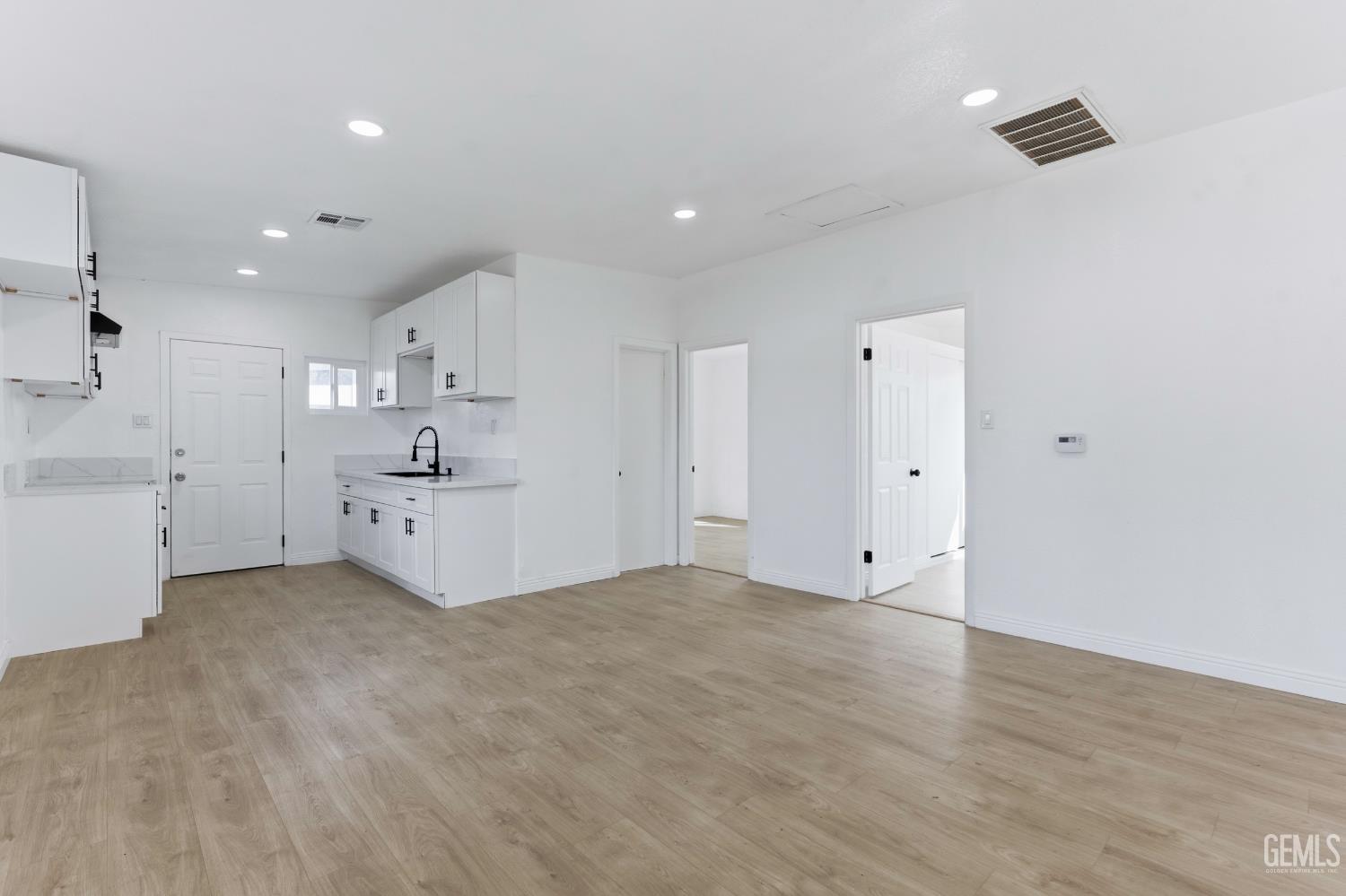 315 Churchill Drive — photo 9
