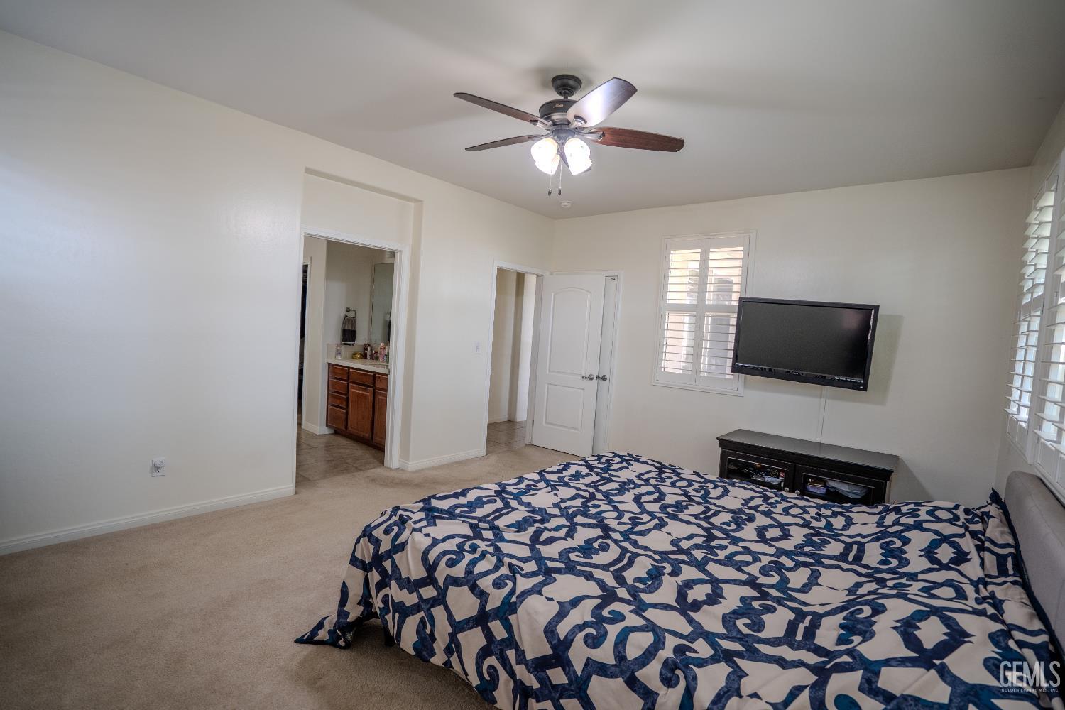 10407 Sharktooth Peak Drive — photo 9