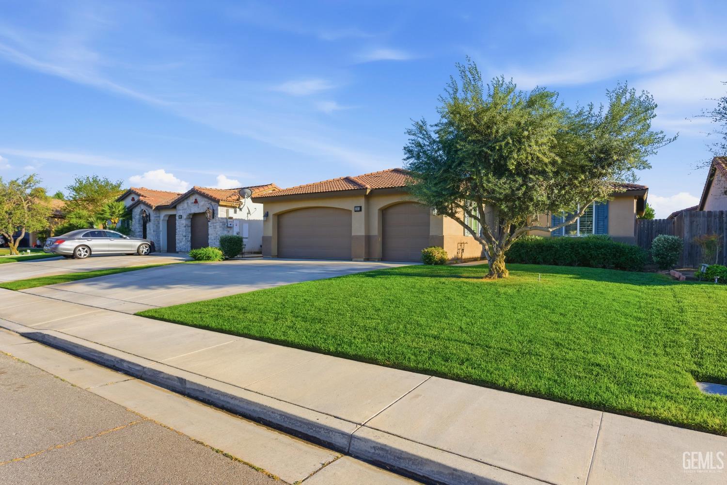 5805 Moonstone Peak Drive — photo 2