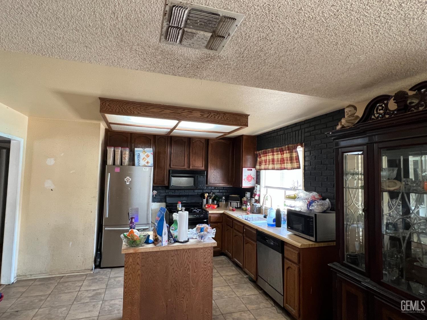 5500 Post Street — photo 5