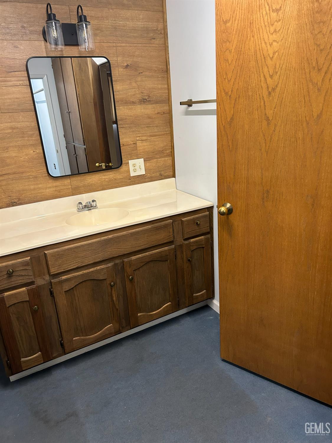 2204 Bedford Way — photo 33