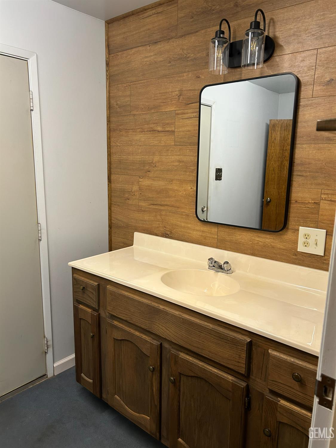 2204 Bedford Way — photo 31