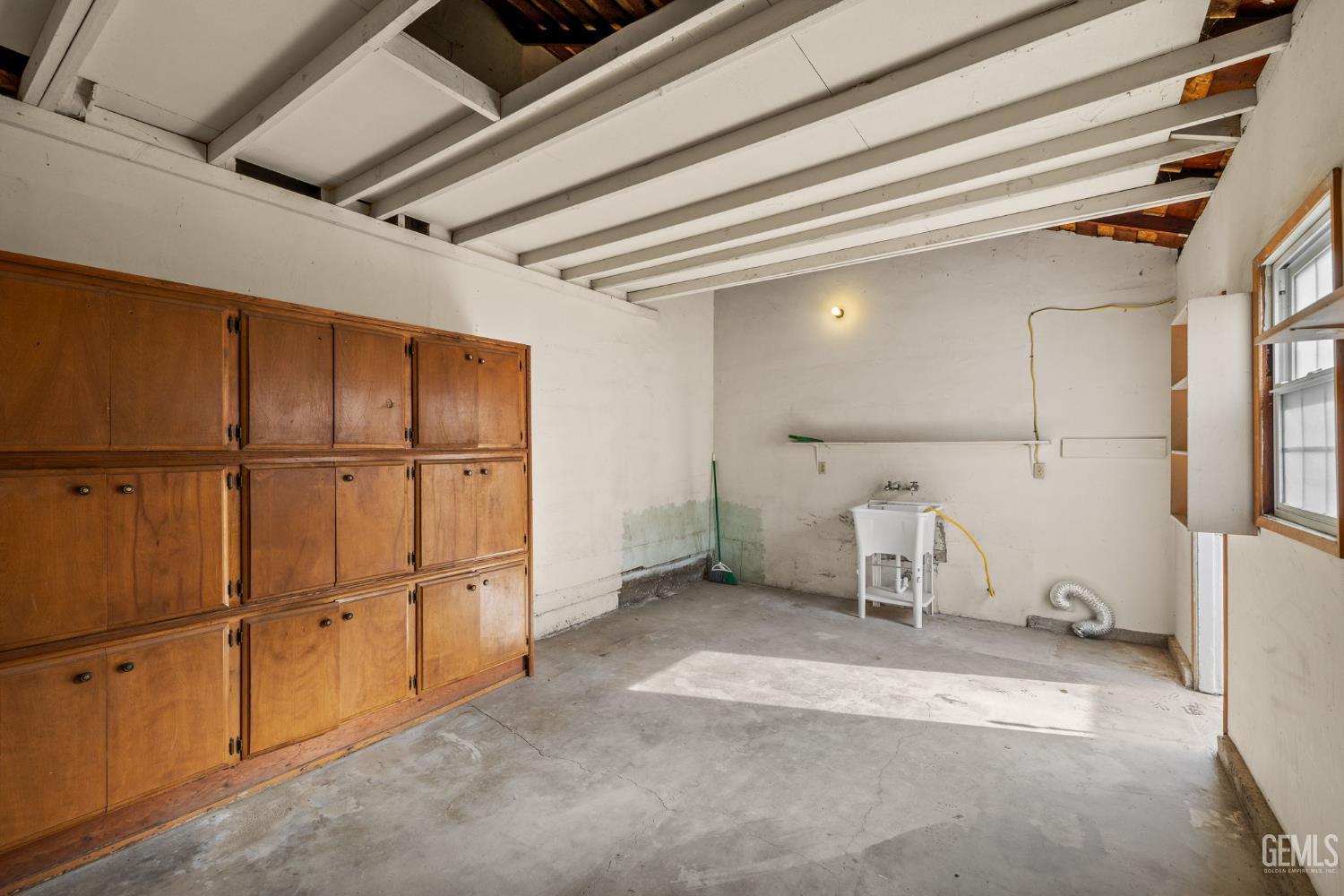 2416 Barnett Street — photo 36