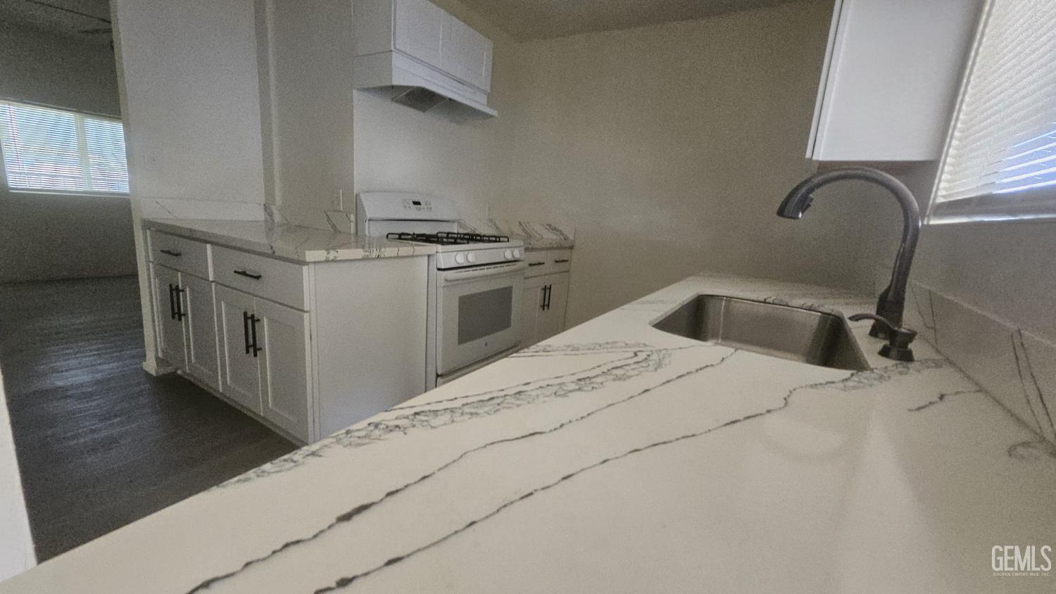 6601 Eucalyptus Drive — photo 13