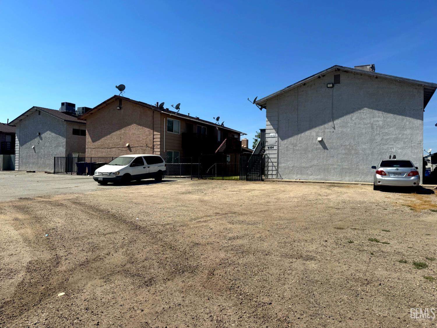 6524 Mohawk Street — photo 4