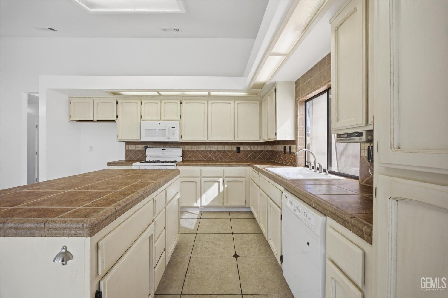 11513 Jenlee Avenue — photo 18