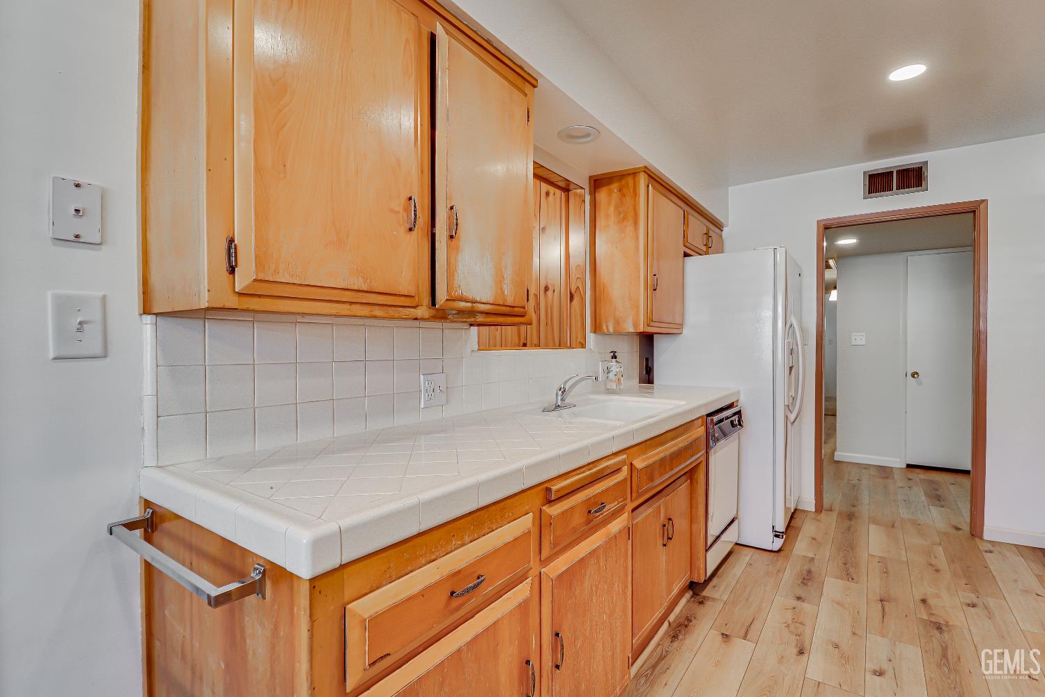 6212 Friant Drive — photo 8