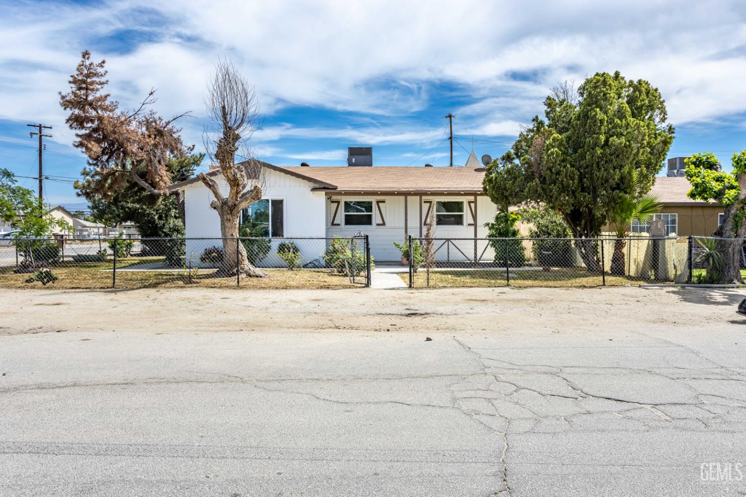 2700 Karen Place — photo 6