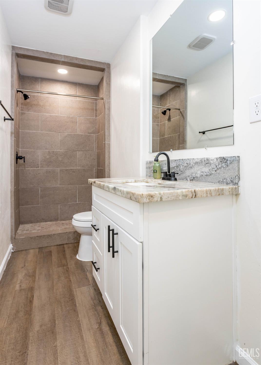 2700 Karen Place — photo 31