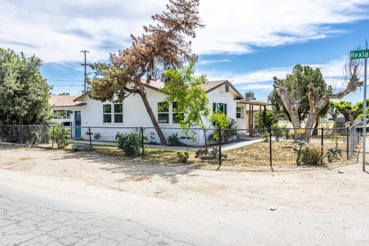 2700 Karen Place — photo 9