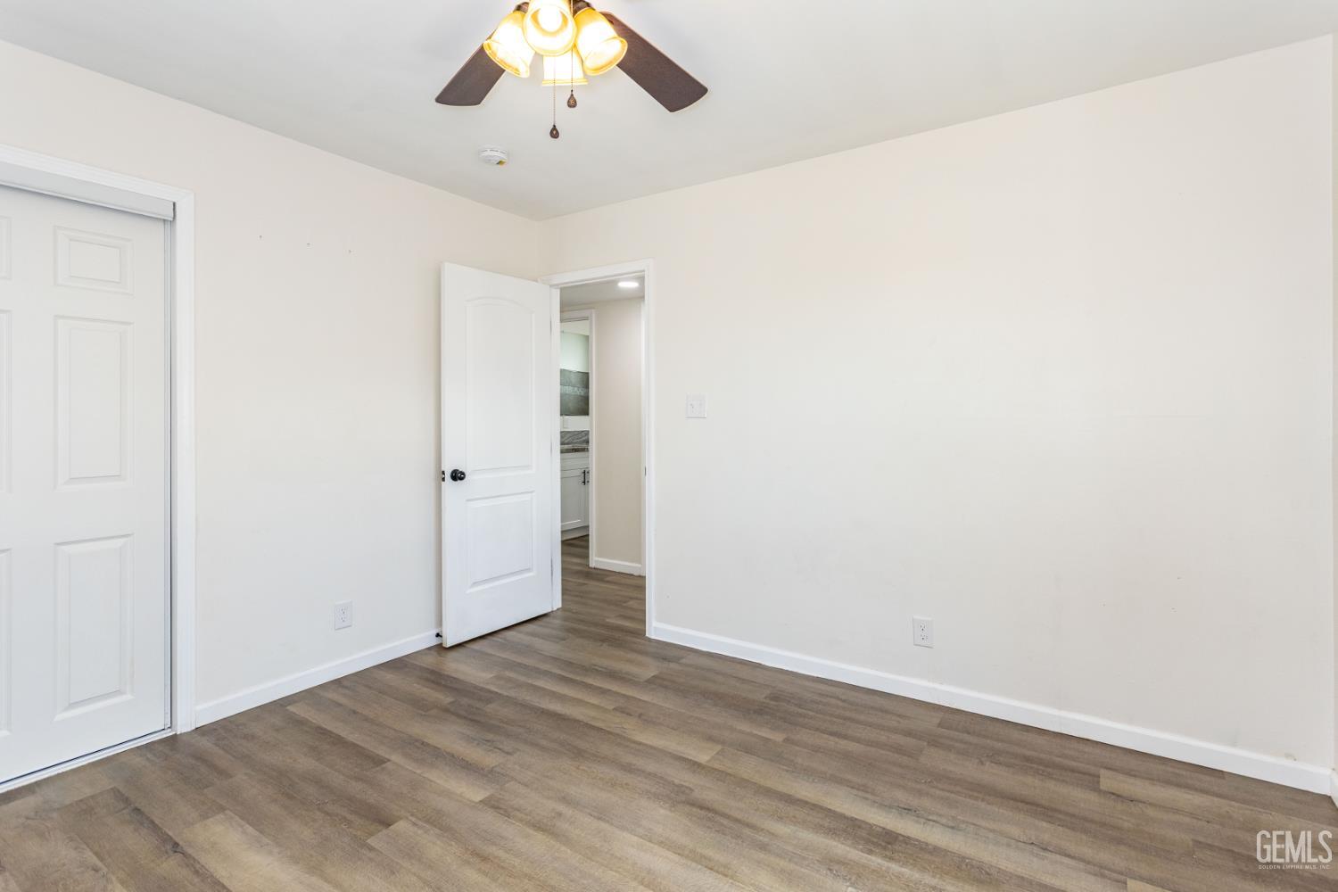 2700 Karen Place — photo 21