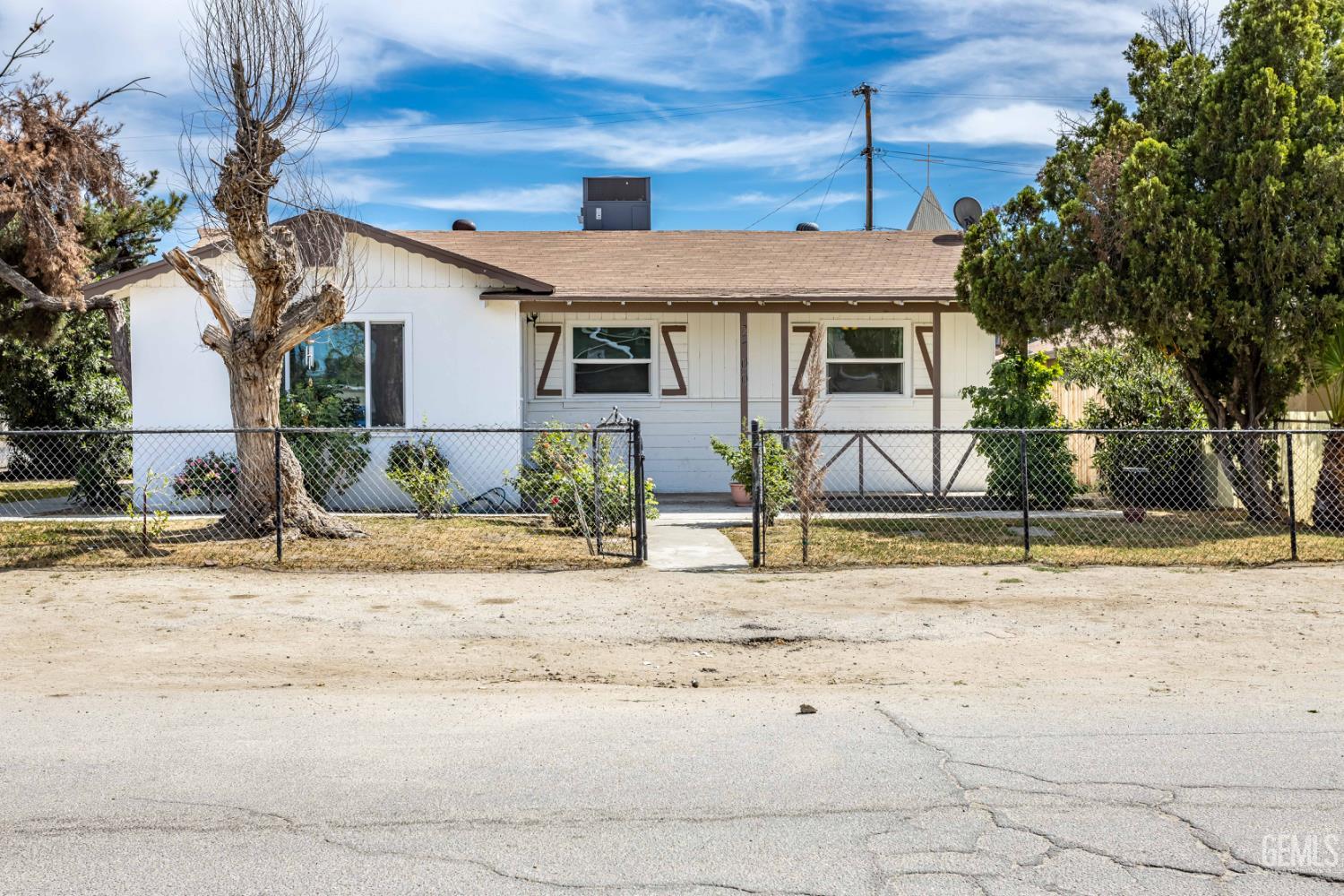 2700 Karen Place — photo 4