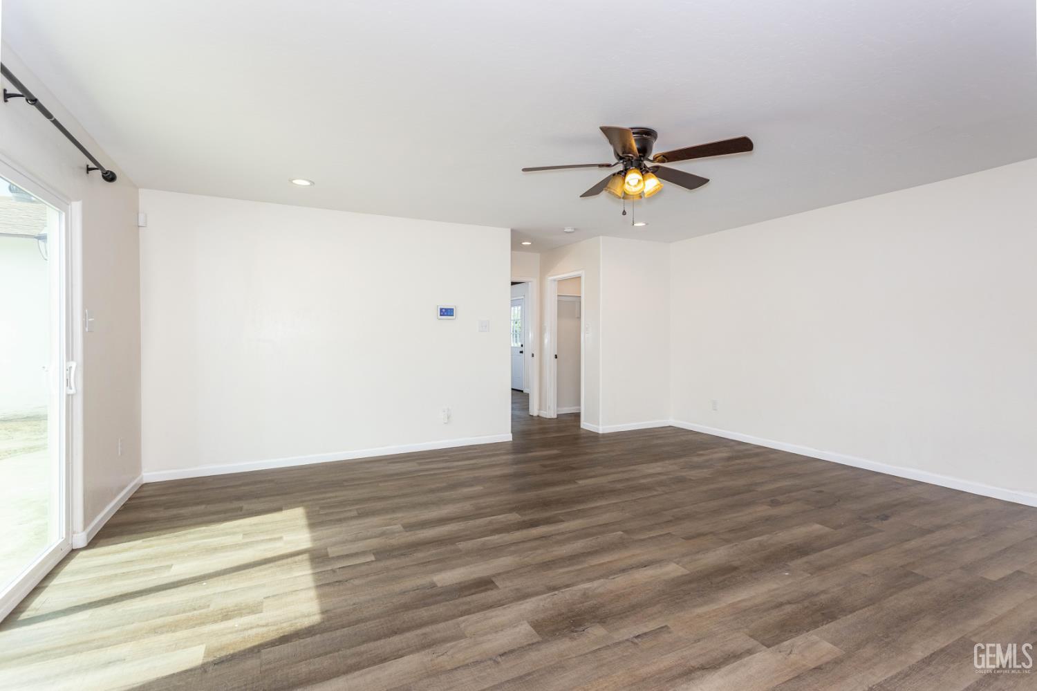 2700 Karen Place — photo 30