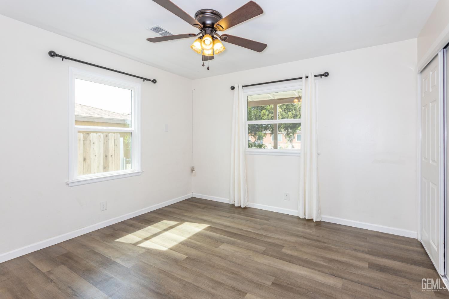 2700 Karen Place — photo 19