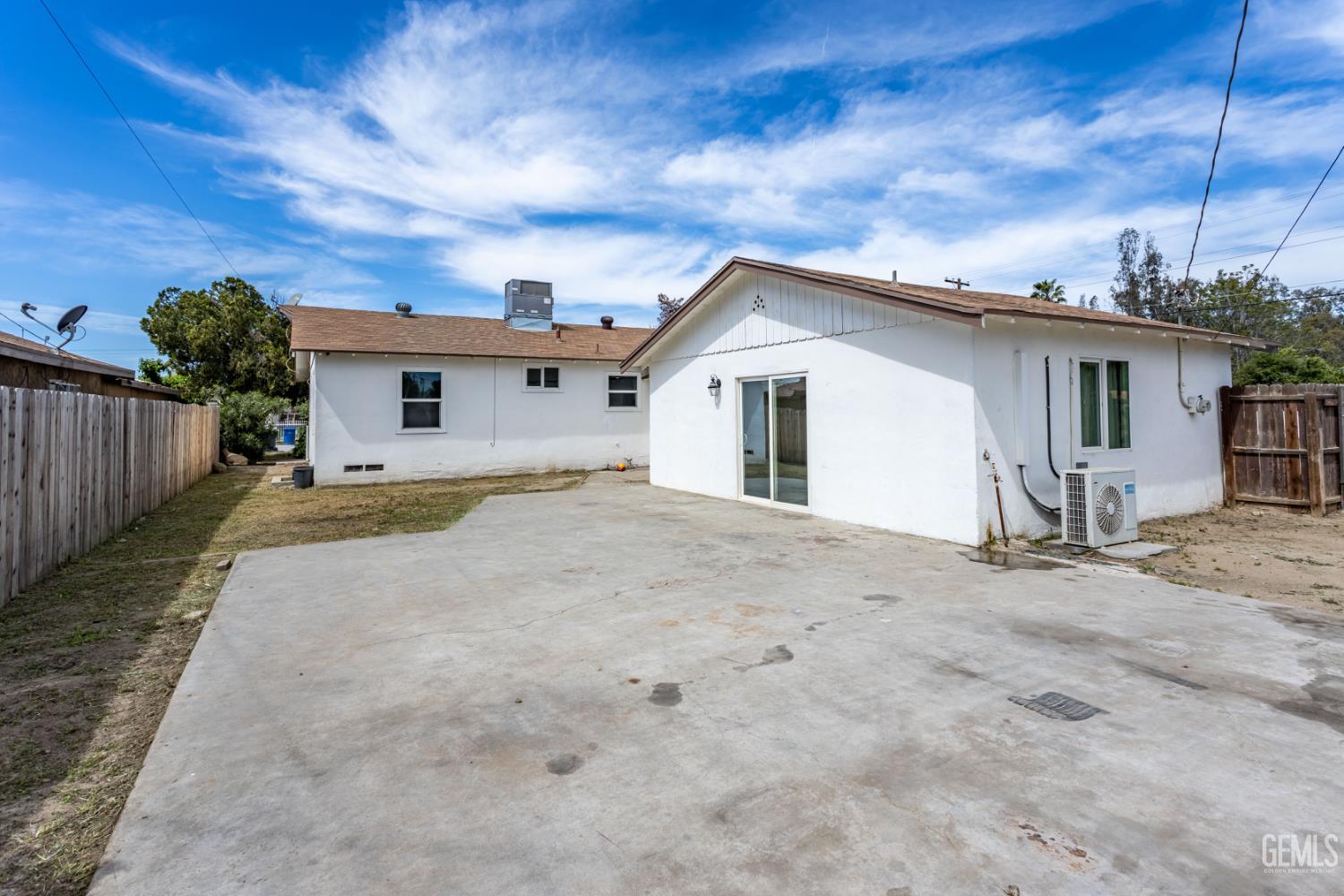 2700 Karen Place — photo 36