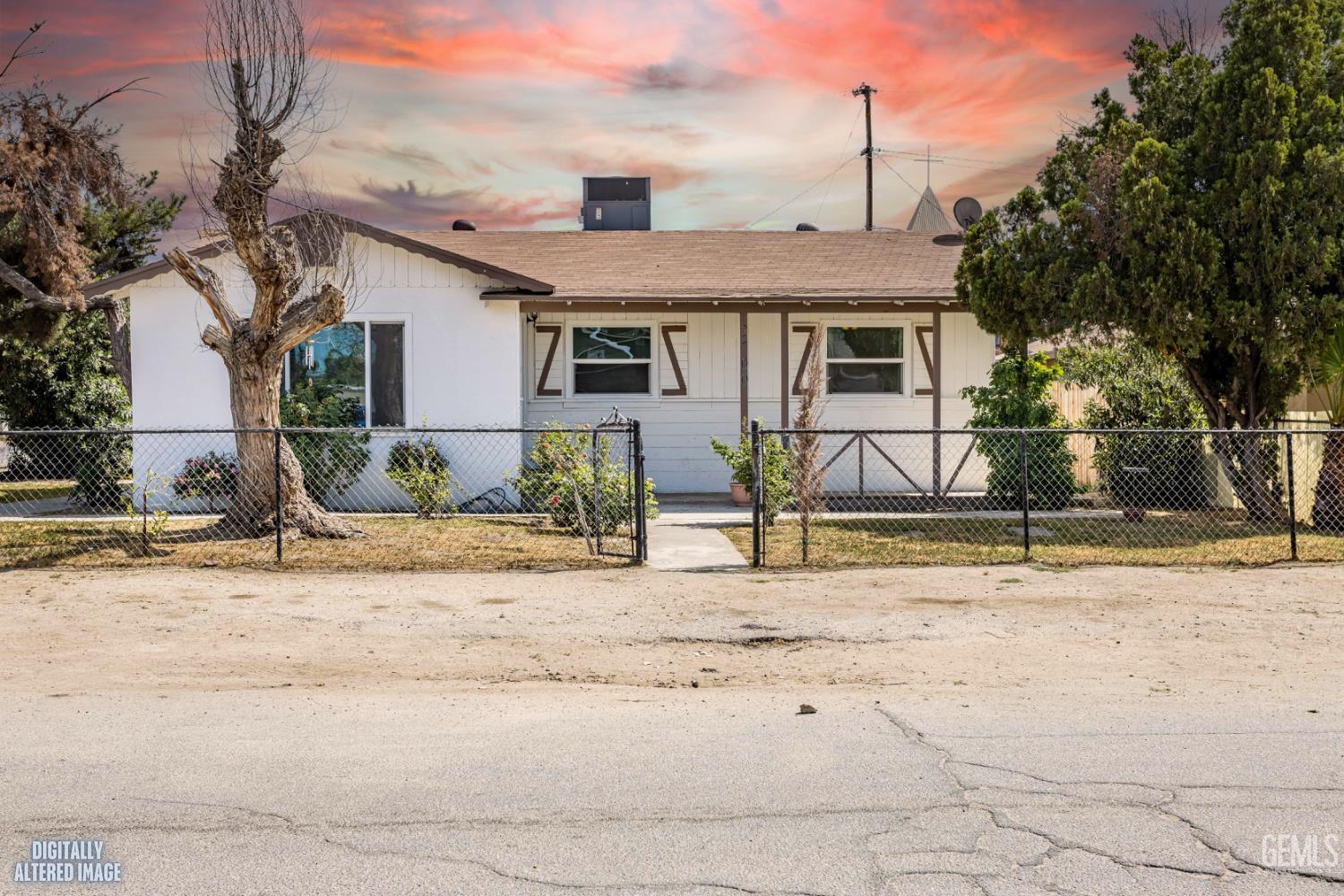 2700 Karen Place — photo 3