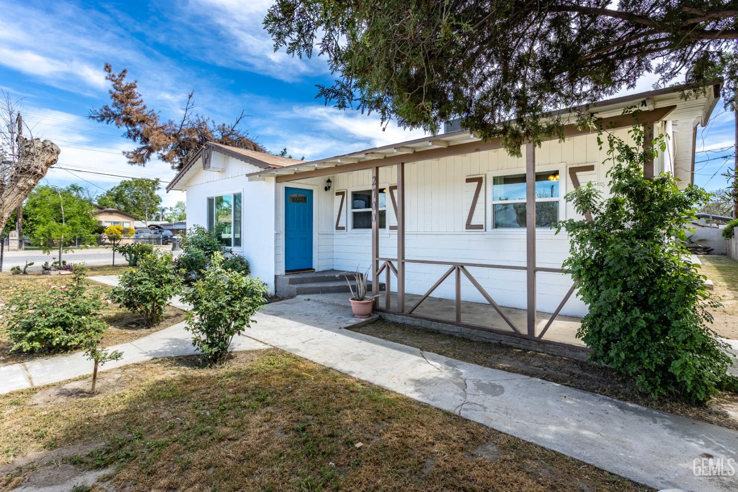 2700 Karen Place — photo 2