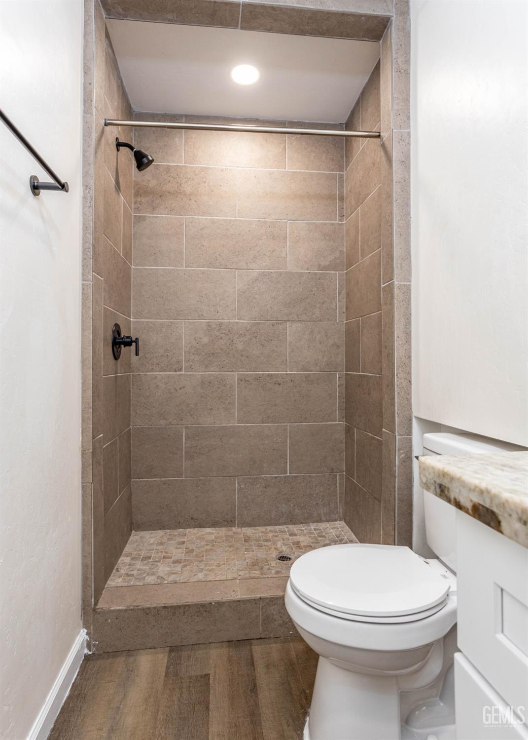 2700 Karen Place — photo 32