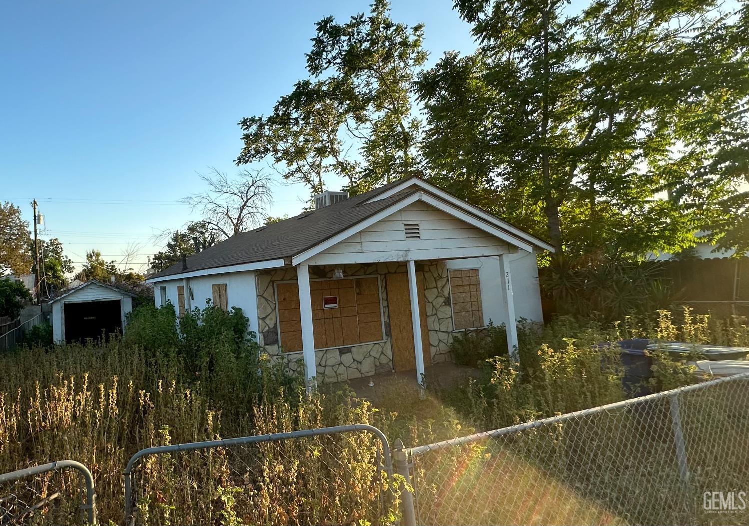 211 E Harding Avenue