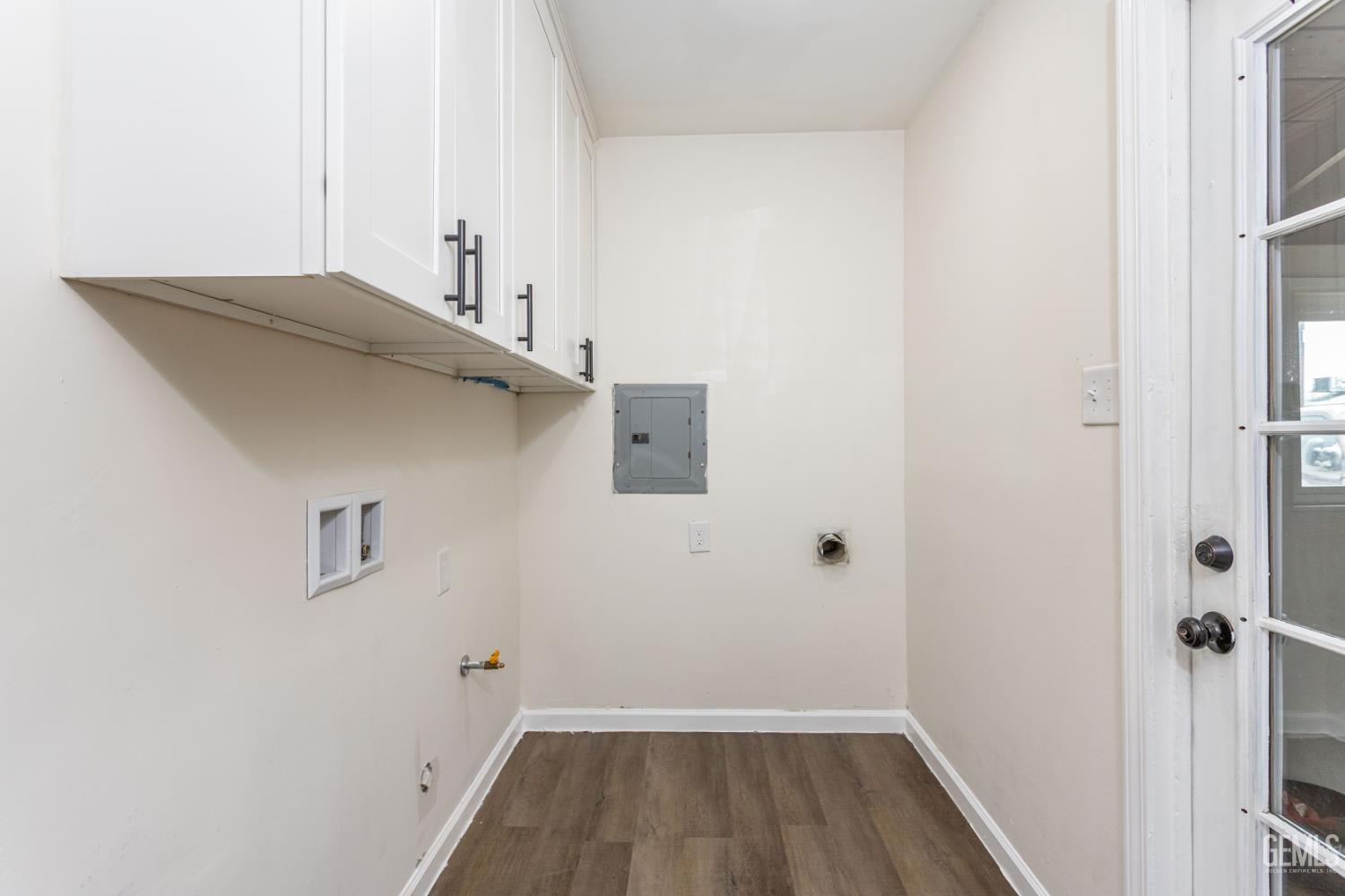 2700 Karen Place — photo 15
