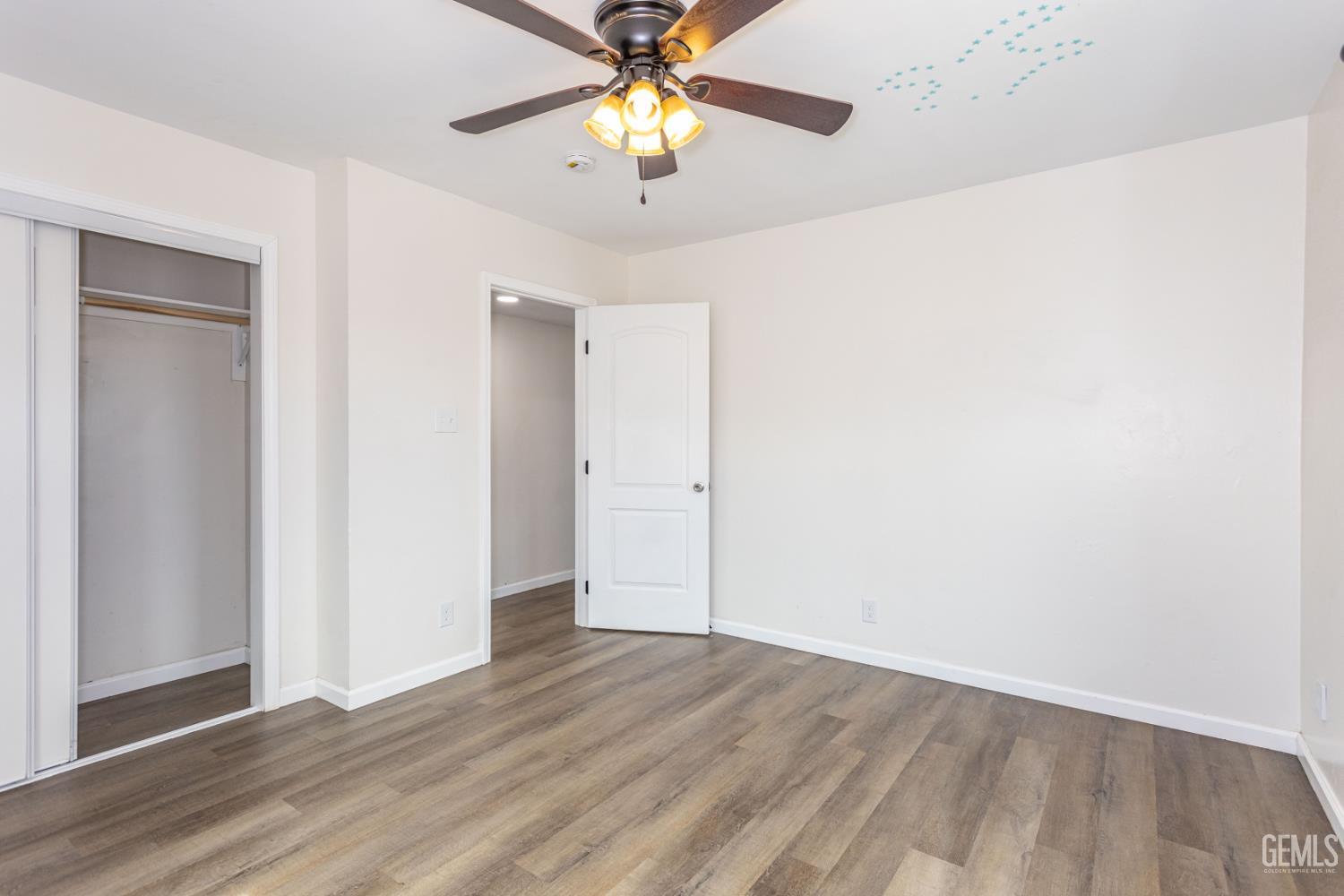 2700 Karen Place — photo 25