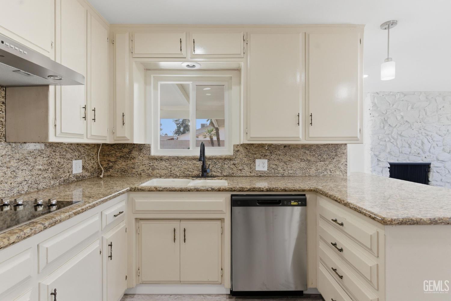 2101 Westminster Drive — photo 14