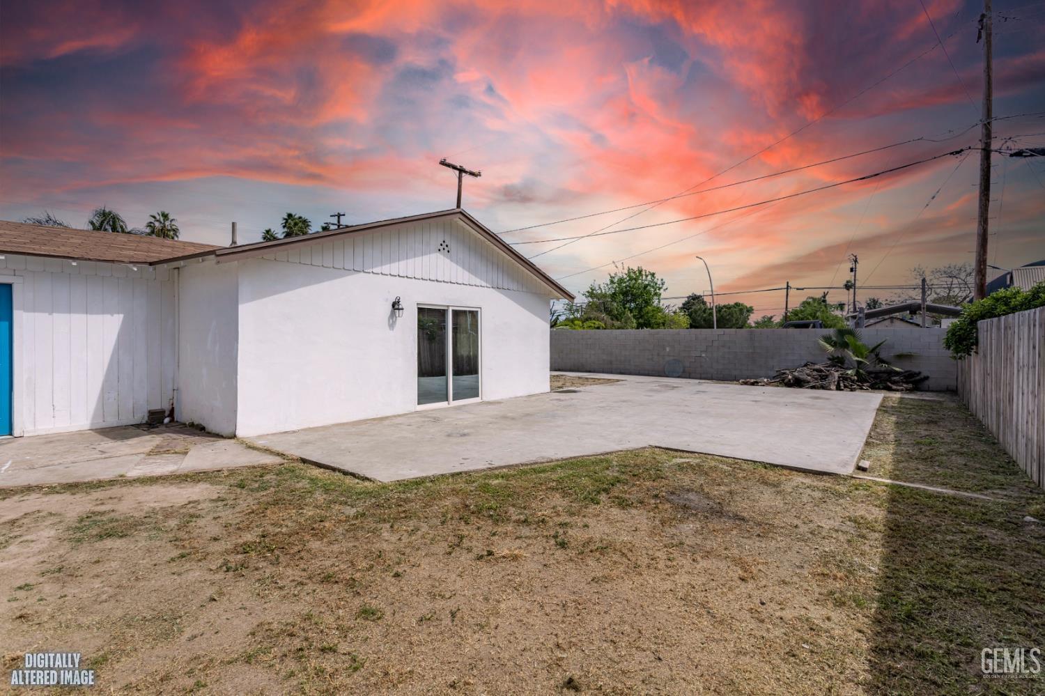 2700 Karen Place — photo 33