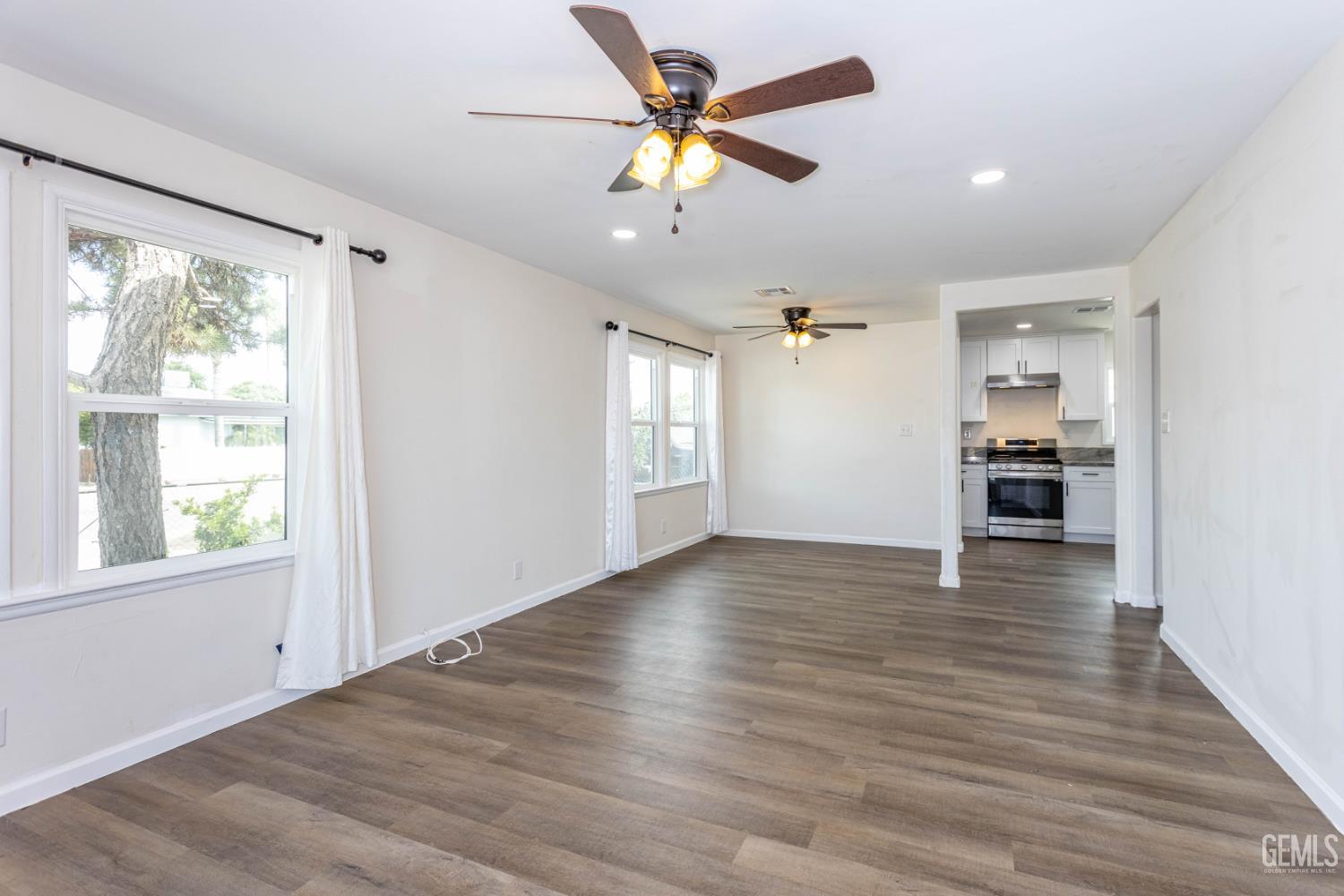 2700 Karen Place — photo 10