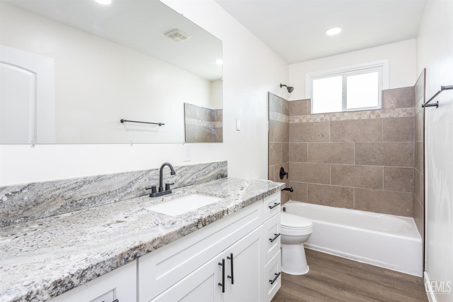 2700 Karen Place — photo 18