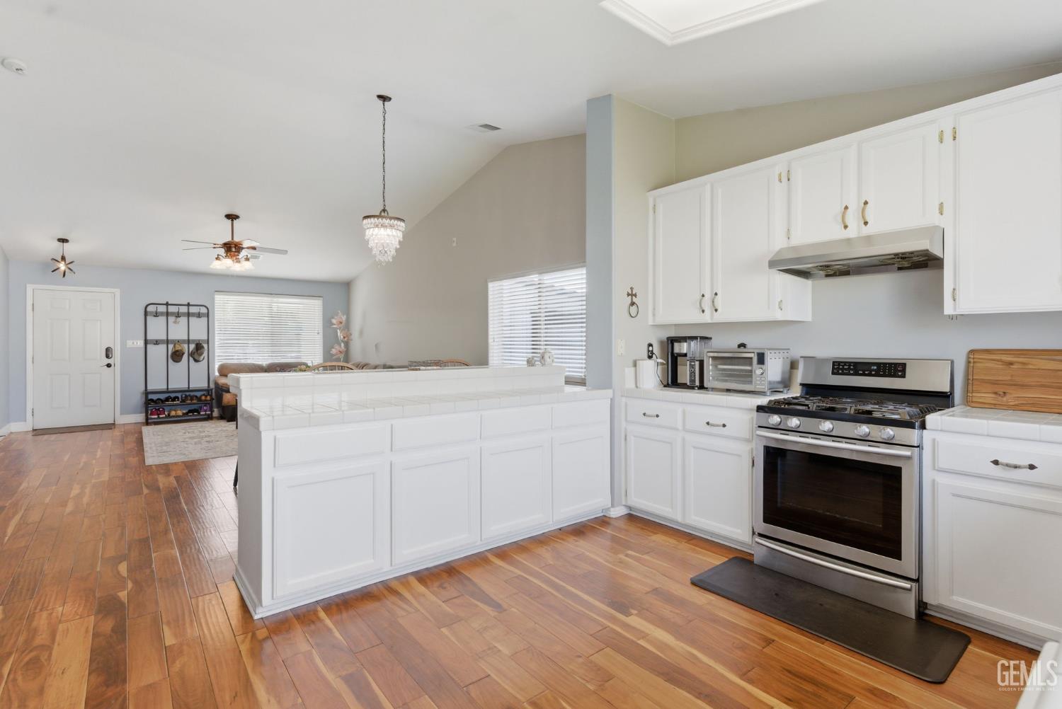 10420 W Victoria Falls Avenue — photo 4
